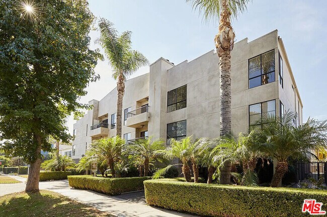 property at 909 Croft Ave