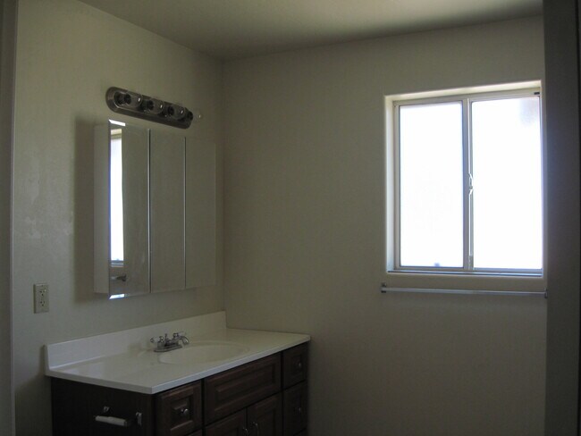 150 N Phoenix Ave in Willcox, AZ - Building Photo - Building Photo