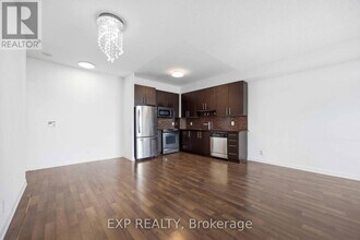 17 Anndale Dr in Toronto, ON - Building Photo - Building Photo