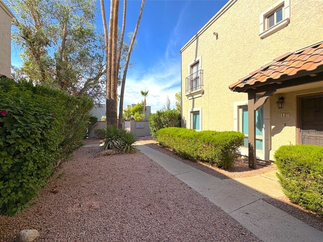 7290 E Rancho Vista Dr in Scottsdale, AZ - Building Photo - Building Photo