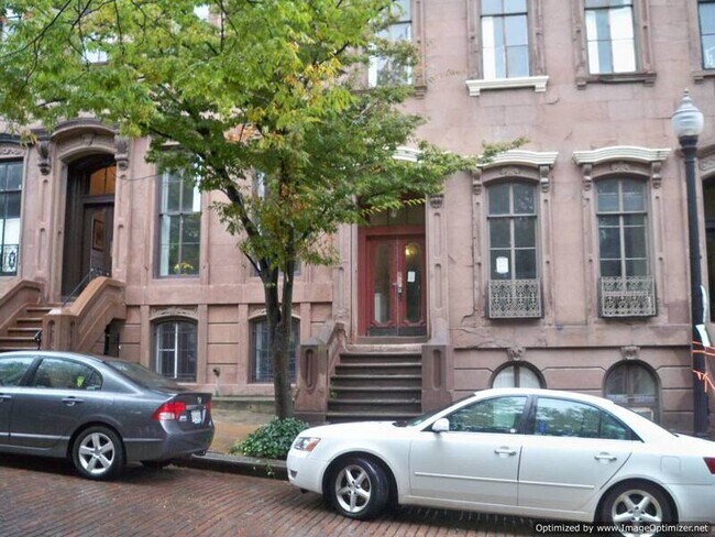 22 E Mt Vernon Pl photo'