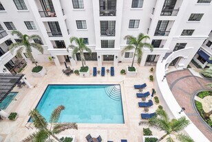 233 S Federal Hwy, Unit 604 in Boca Raton, FL - Building Photo