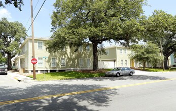 Cortlandt Village in Savannah, GA - Foto de edificio - Building Photo