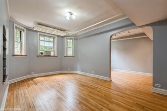 2016.5 W Greenleaf Ave in Chicago, IL - Building Photo - Building Photo