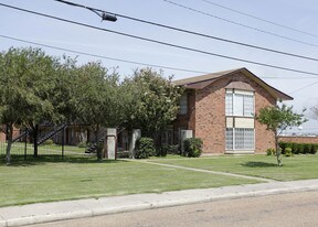 Ocean Breeze Apartment Homes in Freeport, TX - Building Photo