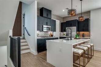 723 W 10th St in Dallas, TX - Building Photo - Building Photo