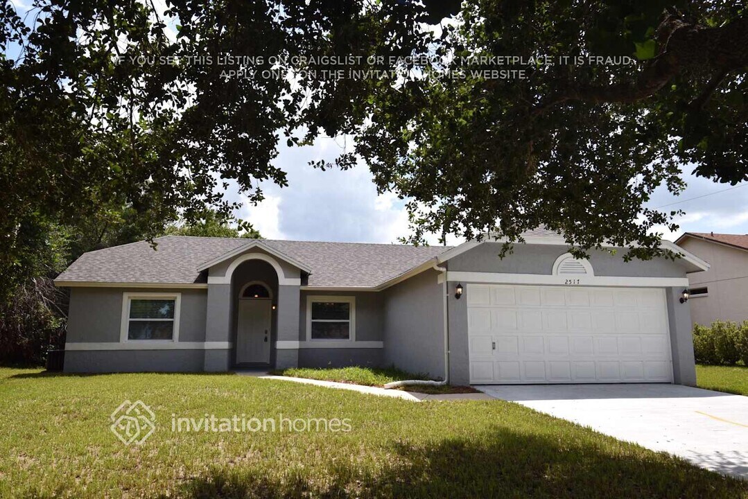 2517 Weatherford Dr in Deltona, FL - Building Photo
