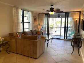 4 Royal Palm Way in Boca Raton, FL - Building Photo - Building Photo