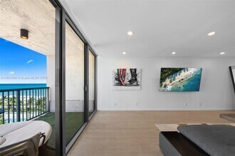 2655 Collins Ave in Miami Beach, FL - Building Photo - Building Photo