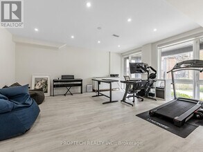 45 Thorncrest Dr in Vaughan, ON - Building Photo - Building Photo