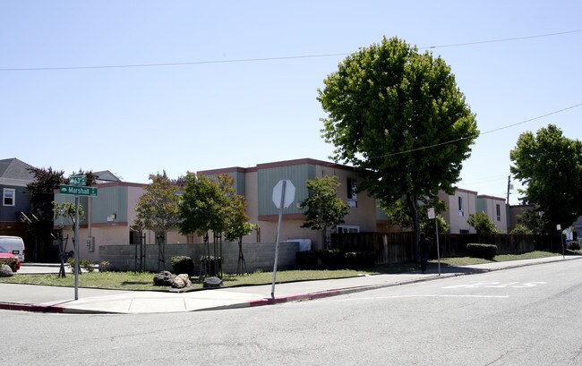 1131-1135 63rd St in Emeryville, CA - Foto de edificio - Building Photo