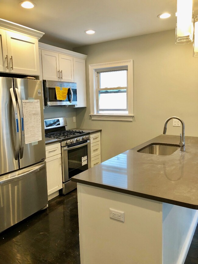 93 Grant St in Somerville, MA - Foto de edificio - Building Photo