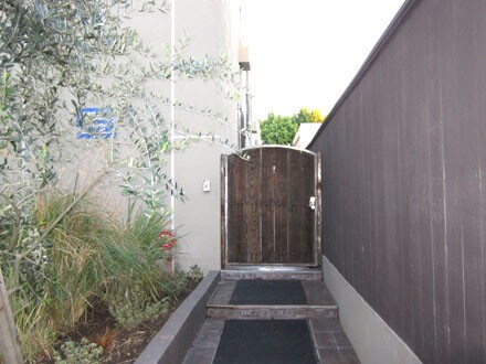 1034 N Martel Ave-Unit -3 in West Hollywood, CA - Building Photo - Building Photo