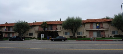 Valle Plaza in Canoga Park, CA - Building Photo - Building Photo