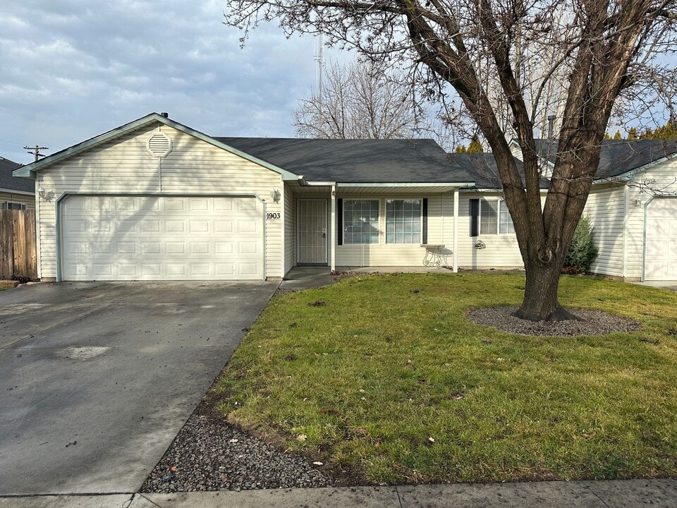 1905-1905 Terrace Dr in Caldwell, ID - Building Photo