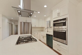 2140 W Walnut St in Lodi, CA - Building Photo - Building Photo