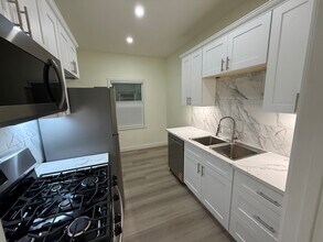 208 N La Peer Dr, Unit 1 in Beverly Hills, CA - Foto de edificio - Building Photo