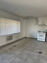 9204 Sepulveda Blvd, Unit 9 in Los Angeles, CA - Building Photo - Building Photo