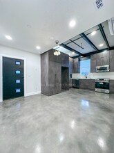 630 Montana St-Unit -203 in San Antonio, TX - Building Photo - Building Photo