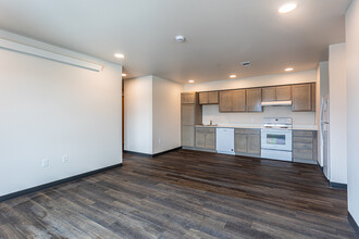 Housing Hilltop in Tacoma, WA - Foto de edificio - Interior Photo