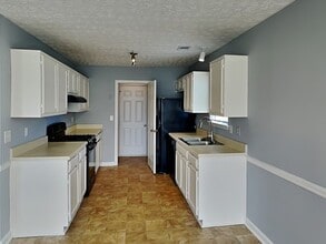 5867 Creekside Dr in Rex, GA - Building Photo - Building Photo