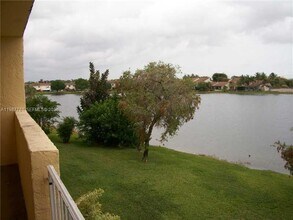 9359 Fontainebleau Blvd in Miami, FL - Building Photo - Building Photo