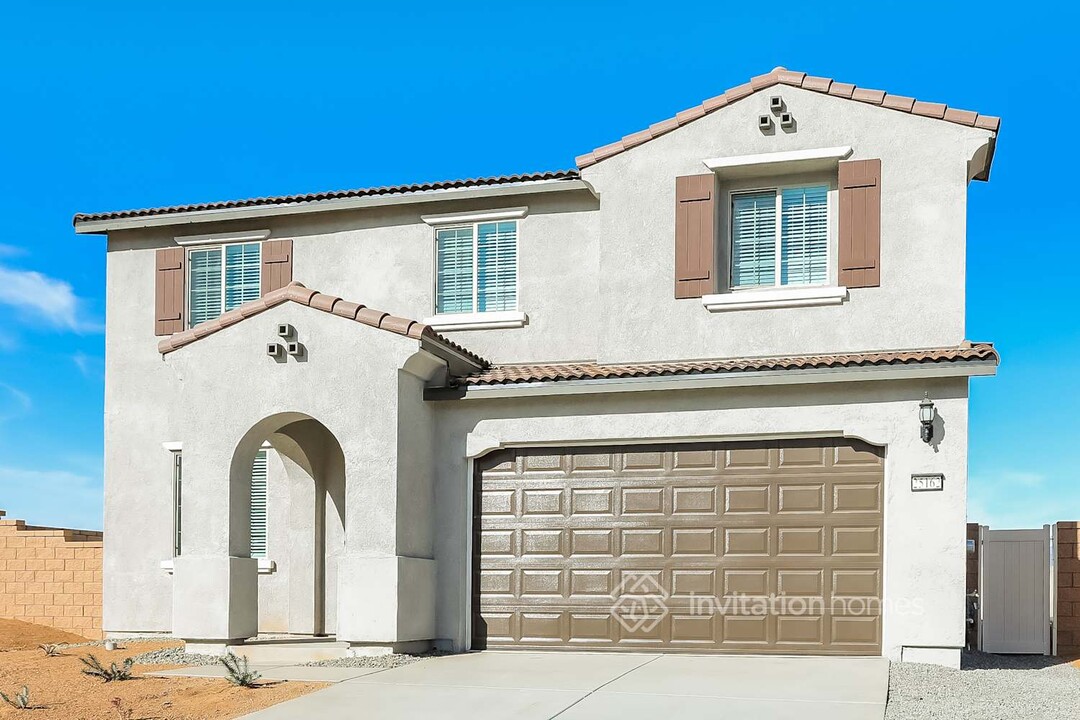 25162 Bronzite Wy in Menifee, CA - Foto de edificio