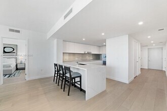 9221 E Bay Harbor Dr in Bay Harbor Islands, FL - Building Photo - Building Photo