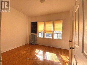 555 Palmerston Ave in Toronto, ON - Building Photo - Building Photo