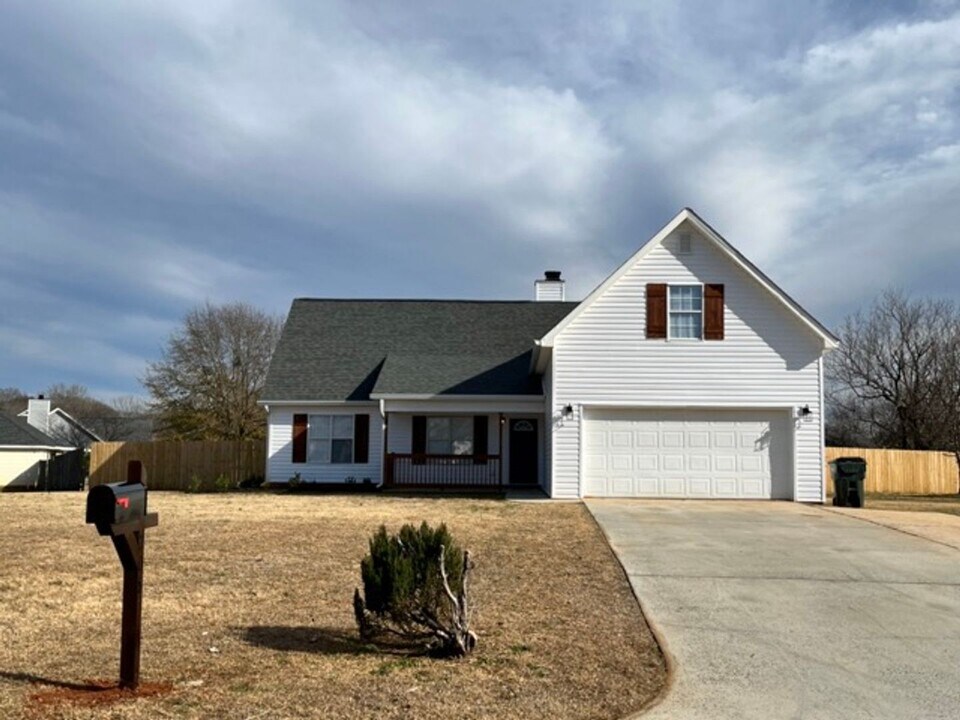 208 Franklin Square in Bonaire, GA - Building Photo