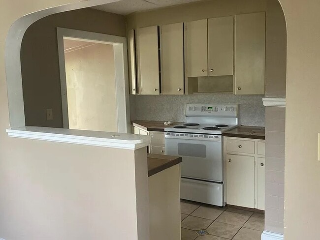 property at 2053 Monroe St