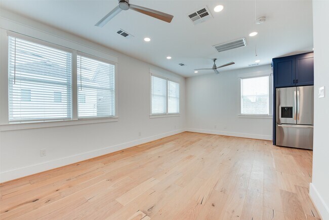 property at 425 W 21st St