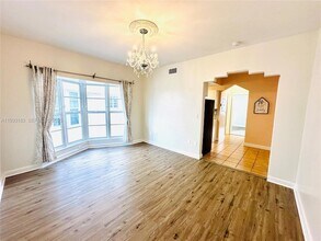 540 15th St, Unit 203 in Miami Beach, FL - Foto de edificio - Building Photo