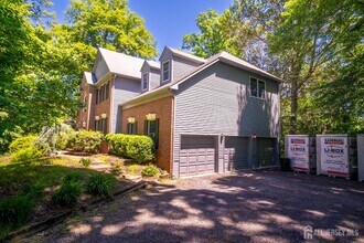 16 Cliffview Ct in West Windsor Township, NJ - Building Photo - Building Photo