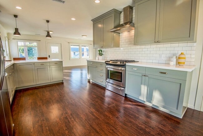 1012-1014 Manzanita St in Los Angeles, CA - Building Photo - Building Photo