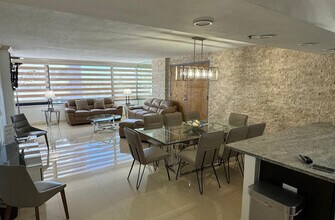5225 Collins Ave in Miami, FL - Building Photo - Building Photo