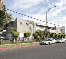 200 N Mariposa Ave in Los Angeles, CA - Building Photo