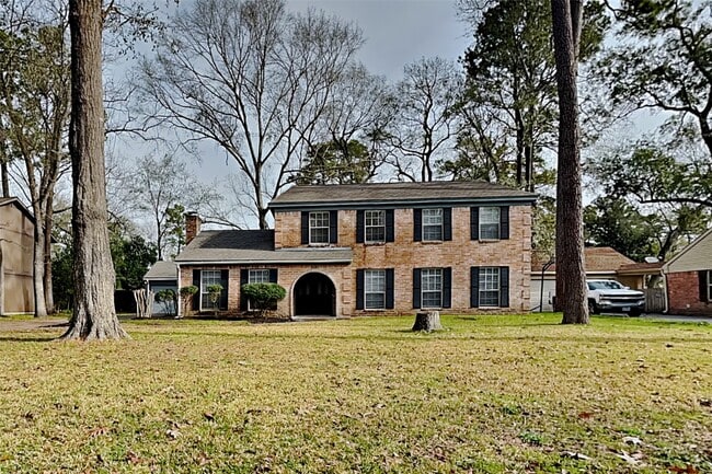 property at 2137 Parkdale Dr