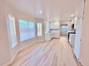 3515 W Avenue J4 in Lancaster, CA - Foto de edificio - Building Photo