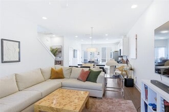 814 N Bluff Dr in Austin, TX - Foto de edificio - Building Photo