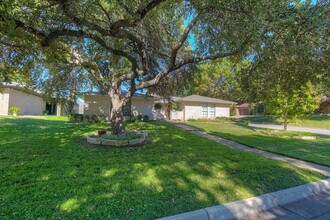 6452 Waverly Way in Fort Worth, TX - Building Photo - Building Photo