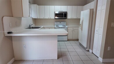 374 NE 27th Ave in Homestead, FL - Building Photo - Building Photo
