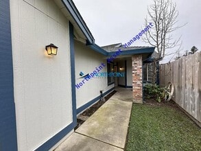 8058 Kirkton Ct in Sacramento, CA - Building Photo - Building Photo