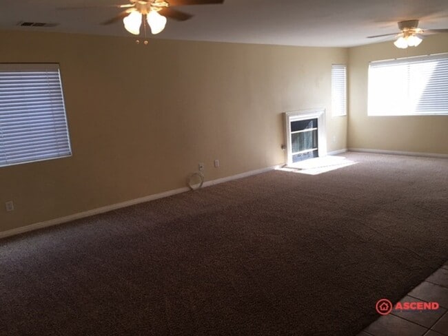 10119 Cobblestone Ave in Bakersfield, CA - Building Photo - Building Photo