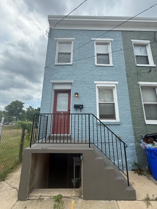152 E South St in Frederick, MD - Building Photo