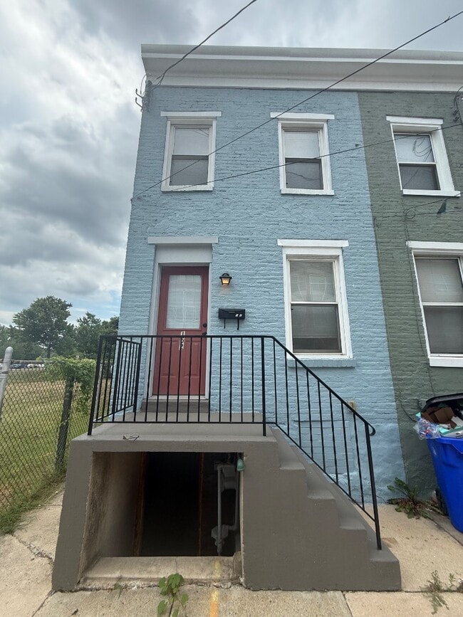 152 E South St