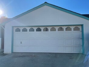 195 E Canal Dr in Turlock, CA - Building Photo - Building Photo