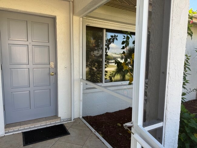 1144 SE 32nd Ter in Cape Coral, FL - Foto de edificio - Building Photo