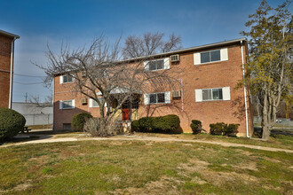 Powhattan Village Apartments in Essington, PA - Building Photo - Building Photo