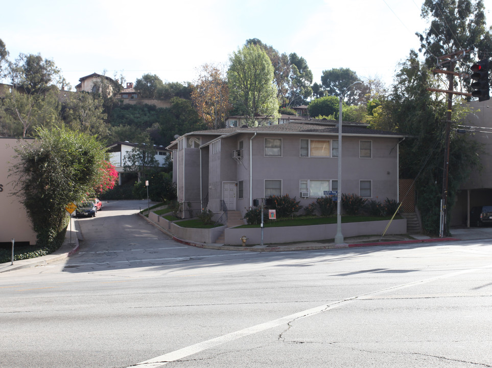 3874-3880 Roble Vista Dr in Los Angeles, CA - Building Photo